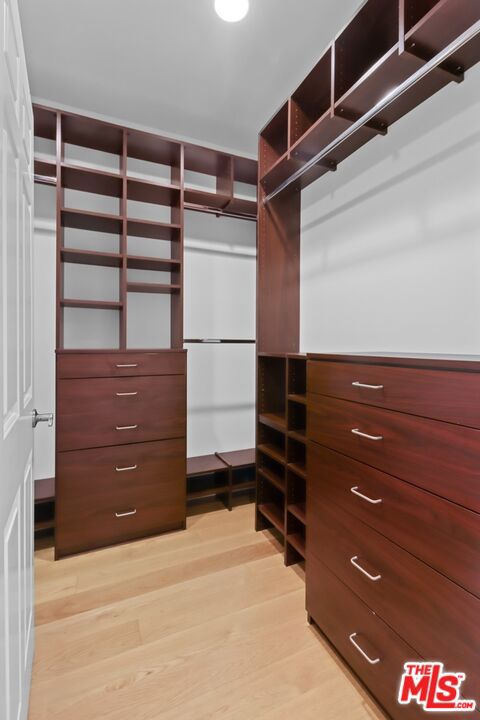 121 N Almont Drive, Beverly Hills CA: https://media.crmls.org/mediaz/953cdb5d-6f77-4240-8926-c576fcf0c3a1.jpg