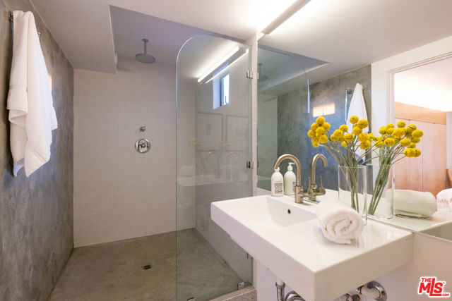 6300 Mulholland Highway, Los Angeles CA: https://media.crmls.org/mediaz/953ce6cb-ba50-4199-8826-3f109891fbda.jpg