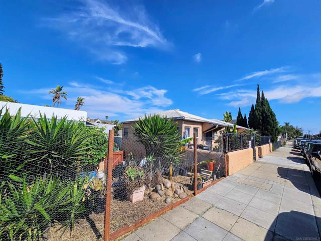 1135 41 26th Street, San Diego CA: https://media.crmls.org/mediaz/953cf6dd-bd23-4075-924d-1b93ec8a266e.jpg