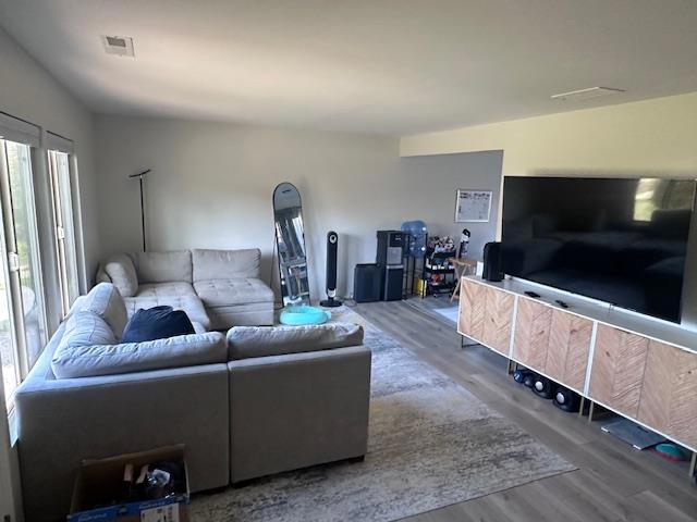 27492 Ponderosa Court, Hayward CA: https://media.crmls.org/mediaz/953e1b9a-beb4-45fd-9743-40a9537ef918.jpg