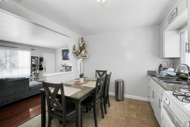 21926 Victory Dr, Hayward CA: https://media.crmls.org/mediaz/953e30bf-15ed-42c4-ac37-642f6a06c994.jpg