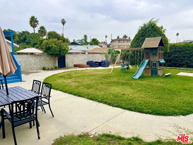 328 E Plymouth Street, Inglewood CA: https://media.crmls.org/mediaz/953e44aa-b245-4dba-bc0f-9478580f0224.jpg