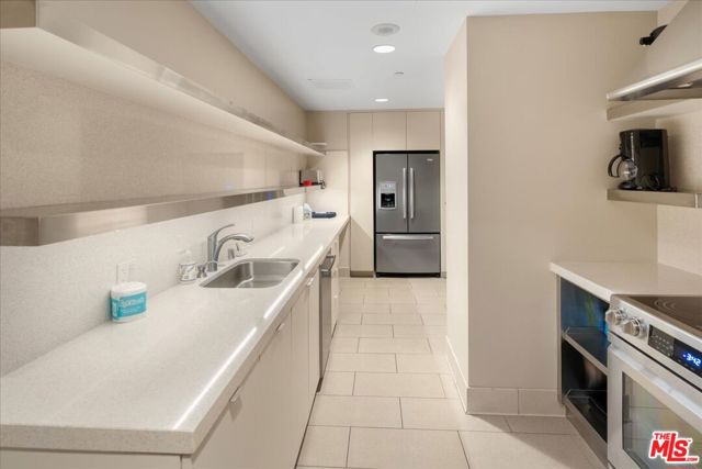 10490 Wilshire Boulevard, Los Angeles CA: https://media.crmls.org/mediaz/953e6c41-867a-4c09-a782-eb7d0b195cd4.jpg