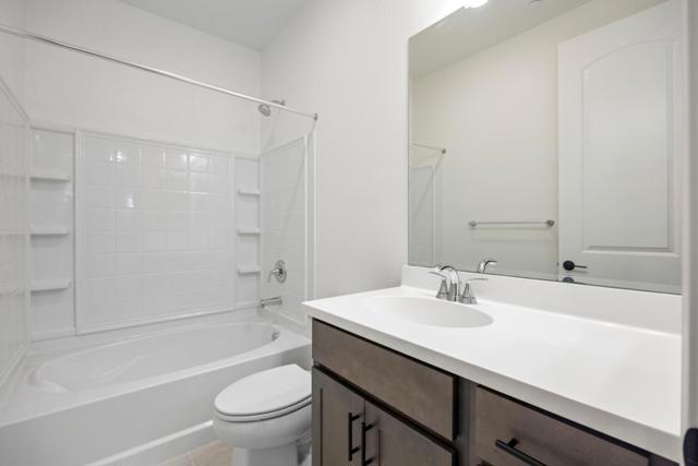 1911 Hydrangea Dr, Hollister CA: https://media.crmls.org/mediaz/953e88ff-f173-4c28-967c-b71b56c7279d.jpg