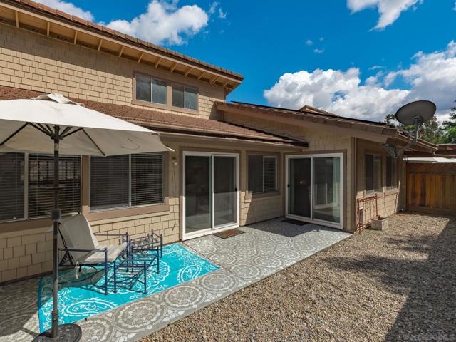 1833 Wintergreen Gln, Escondido CA: https://media.crmls.org/mediaz/953ec0cd-89a2-4c4c-9476-94dafd301ba8.jpg
