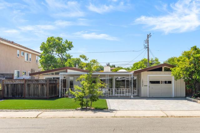 18844 Arata Way, Cupertino CA: https://media.crmls.org/mediaz/953f07d8-9e40-4634-a224-b3c5619a6377.jpg