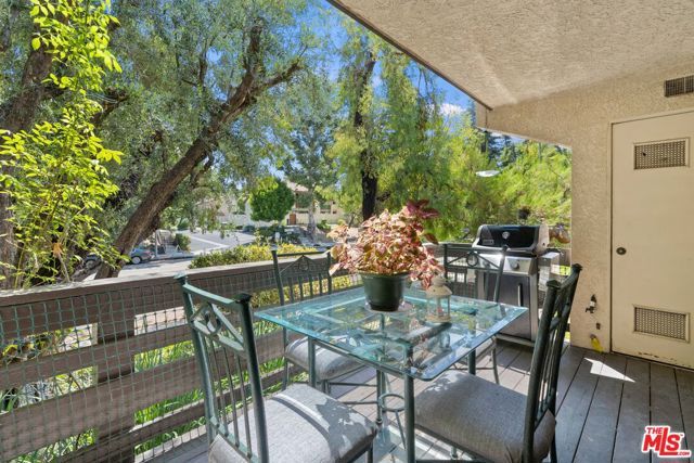 5757 Owensmouth Avenue, Woodland Hills CA: https://media.crmls.org/mediaz/953f2d46-47d2-4824-85fc-7c59a314417b.jpg