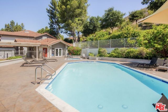3131 E Hillcrest Drive, Westlake Village CA: https://media.crmls.org/mediaz/953f403a-90d2-48c2-bf70-680e015ec534.jpg