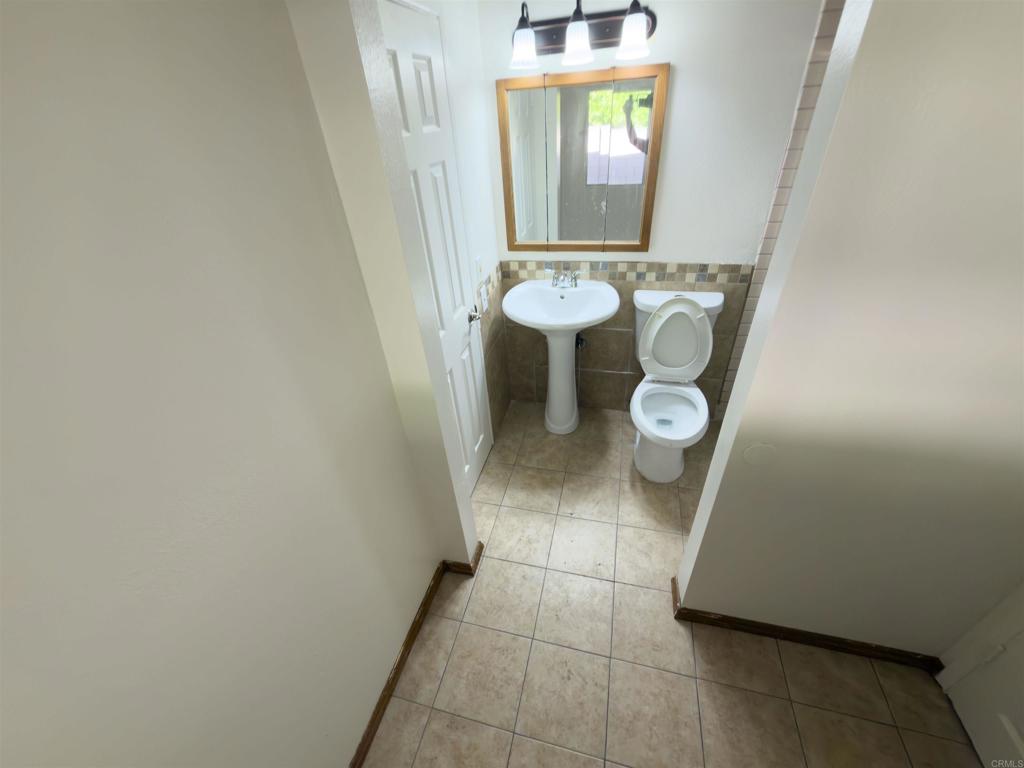 https://media.crmls.org/mediaz/953f9997-30c4-4521-b4ff-ca0c04f214ed.jpg?preset=X-Large