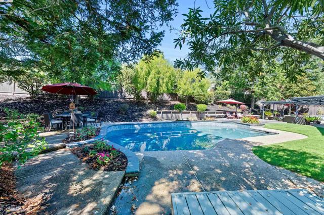3338 Marsh Hawk Court, Pleasanton CA: https://media.crmls.org/mediaz/953fbcf4-79d8-43c8-bc90-4ea06546d97c.jpg