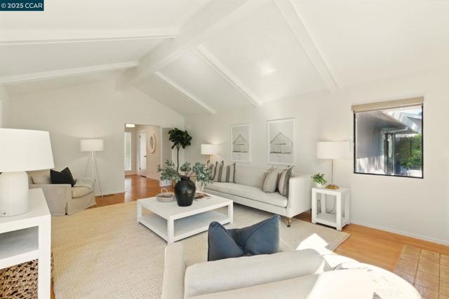154 Selborne Way, Moraga CA: https://media.crmls.org/mediaz/953fcda5-0c90-449d-a86c-fd7ae1fb6e12.jpg
