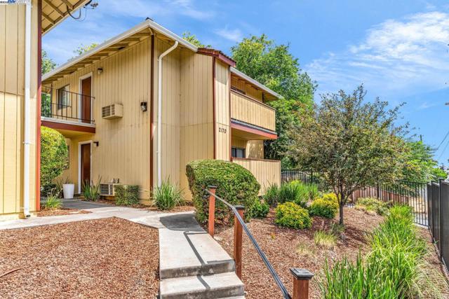 2170 Fremont St, Concord CA: https://media.crmls.org/mediaz/95409064-cf5f-465c-b494-745c9147050d.jpg