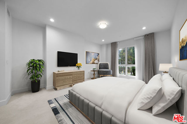 1318 Roxbury Drive, Los Angeles CA: https://media.crmls.org/mediaz/9540f215-c638-4bf9-a3f2-bfa635ee0e85.jpg