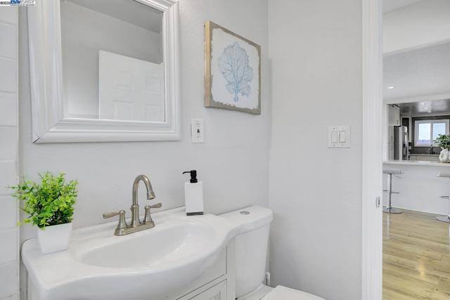 215 Isleton Ave, Oakland CA: https://media.crmls.org/mediaz/95416a5f-b385-4e7f-b0b7-538651232bb2.jpg