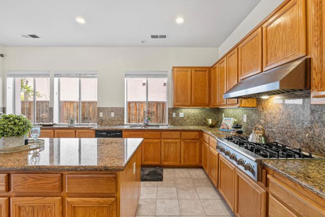 336 Arrowhead Way, Hayward CA: https://media.crmls.org/mediaz/954175dc-6d8b-405e-83c4-da283e5d7866.jpg