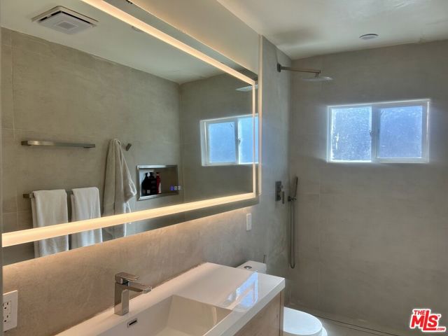 641 N Vista Street, Los Angeles CA: https://media.crmls.org/mediaz/9541c648-6788-46be-8c5e-d53814d987eb.jpg