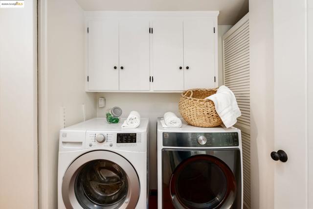 2976 Joaquin Miller Rd, Oakland CA: https://media.crmls.org/mediaz/95426052-9574-498c-af49-5fb94ff8b1a4.jpg