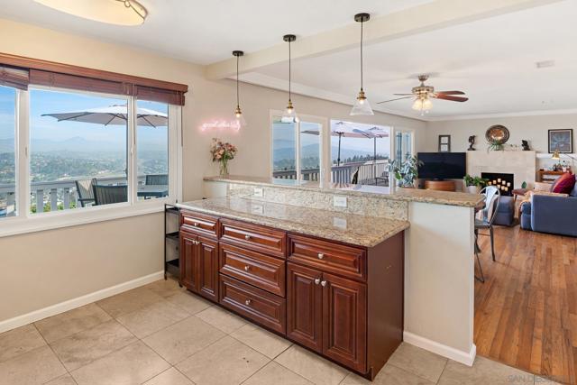 4258 Summit Drive, La Mesa CA: https://media.crmls.org/mediaz/95427980-a6ca-4263-990f-d32eefa32a75.jpg