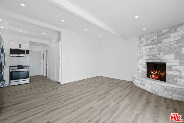 25154 Malibu Rd, Malibu CA: https://media.crmls.org/mediaz/954284e9-c186-407a-9675-8743be2cdb1e.jpg