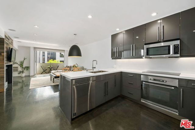 11645 Montana Avenue, Los Angeles CA: https://media.crmls.org/mediaz/9542a837-12ba-409e-aa59-288f50d2d6b6.jpg