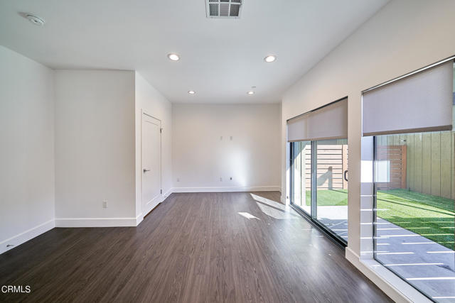 Detail Gallery Image 7 of 42 For 4201 Pennsylvania Ave #C2,  Glendale,  CA 91214 - 4 Beds | 4 Baths