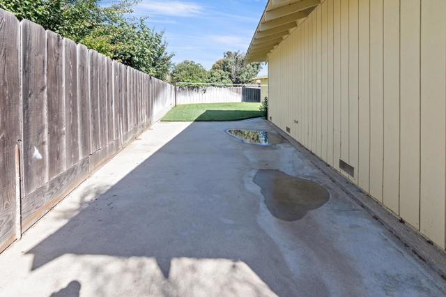 225 Rio Vista Drive, King City CA: https://media.crmls.org/mediaz/9543342c-1e77-4280-8330-e2cd1dbc9ad6.jpg