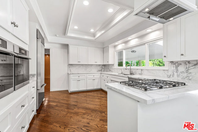 374 Homewood Road, Los Angeles CA: https://media.crmls.org/mediaz/9543732f-c211-4118-8e84-fe599f08c2ef.jpg