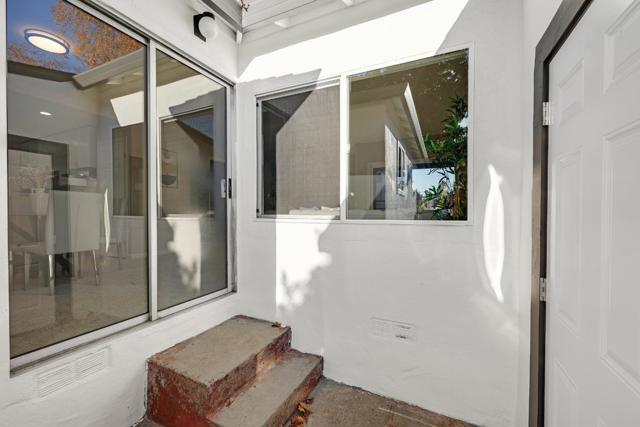 15741 Hesperian Boulevard, San Lorenzo CA: https://media.crmls.org/mediaz/95442c77-bb2e-418b-b79a-2c22784dbef1.jpg