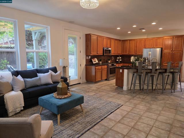 139 Camden Lane, Hercules CA: https://media.crmls.org/mediaz/95444a34-e8e5-4fae-8f15-e1bbad8d13af.jpg