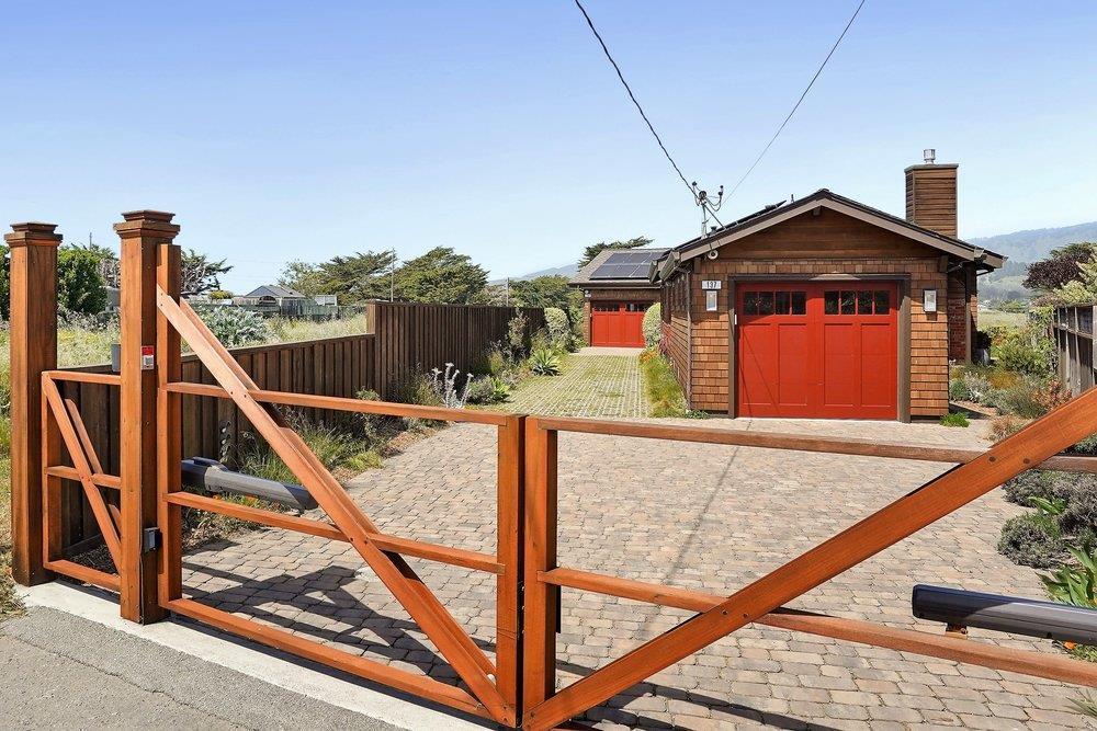137 Kelly Avenue, Half Moon Bay CA: https://media.crmls.org/mediaz/9544b9bc-5495-4933-839b-3018ac1b525e