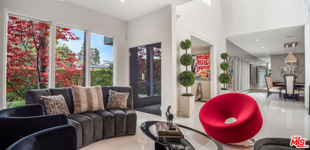511 N Rexford Drive, Beverly Hills CA: https://media.crmls.org/mediaz/95452ff7-e68d-4e5d-9961-1cff6b2dd924.jpg