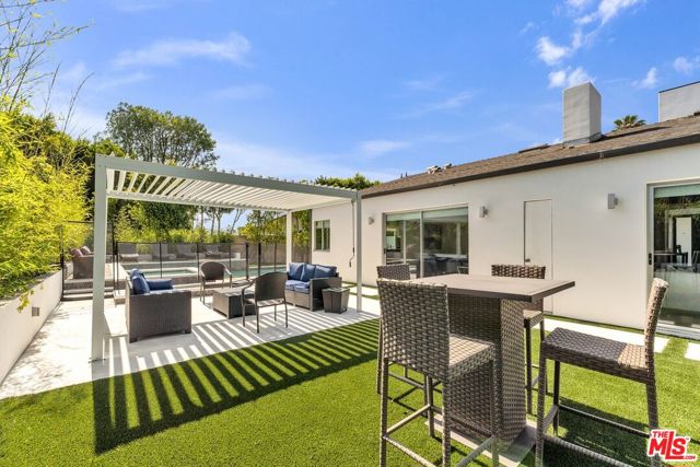 15514 CASIANO Court, Los Angeles CA: https://media.crmls.org/mediaz/954563ac-3f96-4216-9981-07d7cc0f6407.jpg