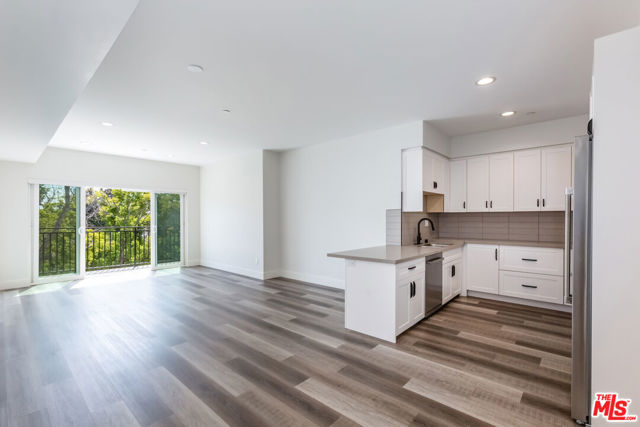 857 N Hayworth Avenue, Los Angeles CA: https://media.crmls.org/mediaz/9545ec74-3741-41a6-86aa-f13a669016dd.jpg
