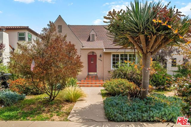 2558 Kelton Avenue, Los Angeles CA: https://media.crmls.org/mediaz/9545fb20-9611-4f42-be4a-358ad947e4ba.jpg