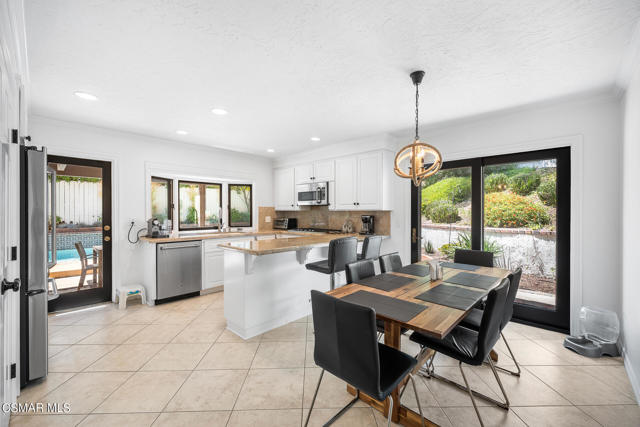 1267 Willsbrook Court, Westlake Village CA: https://media.crmls.org/mediaz/9546bcdb-ba05-4250-8817-b4767c177293.jpg