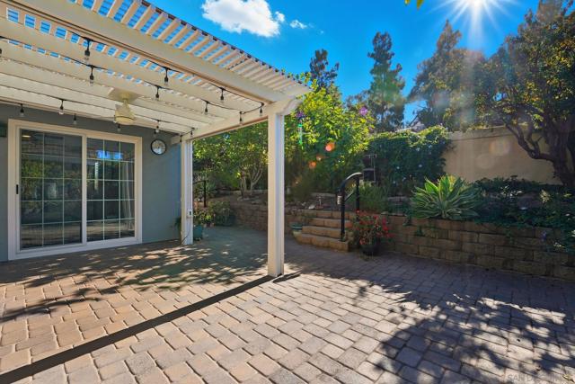 10462 Rancho Carmel Dr, San Diego CA: https://media.crmls.org/mediaz/9546d819-9e3c-4bb2-a882-0422f9136775.jpg