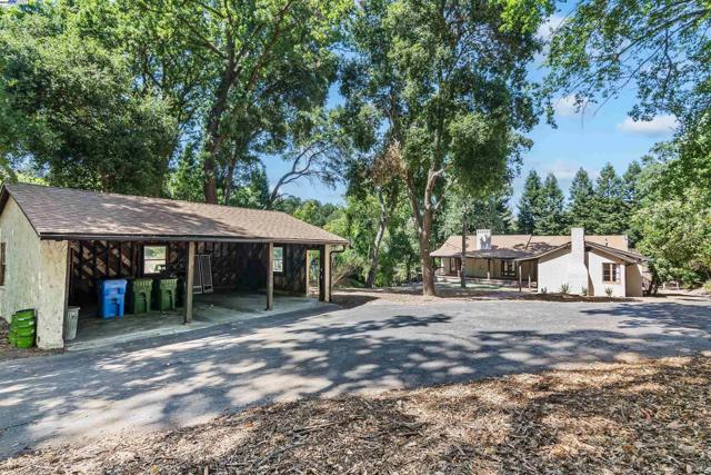 3476 Springhill Rd, Lafayette CA: https://media.crmls.org/mediaz/95472d98-c62d-47dc-a2f0-cfef94a494ea.jpg