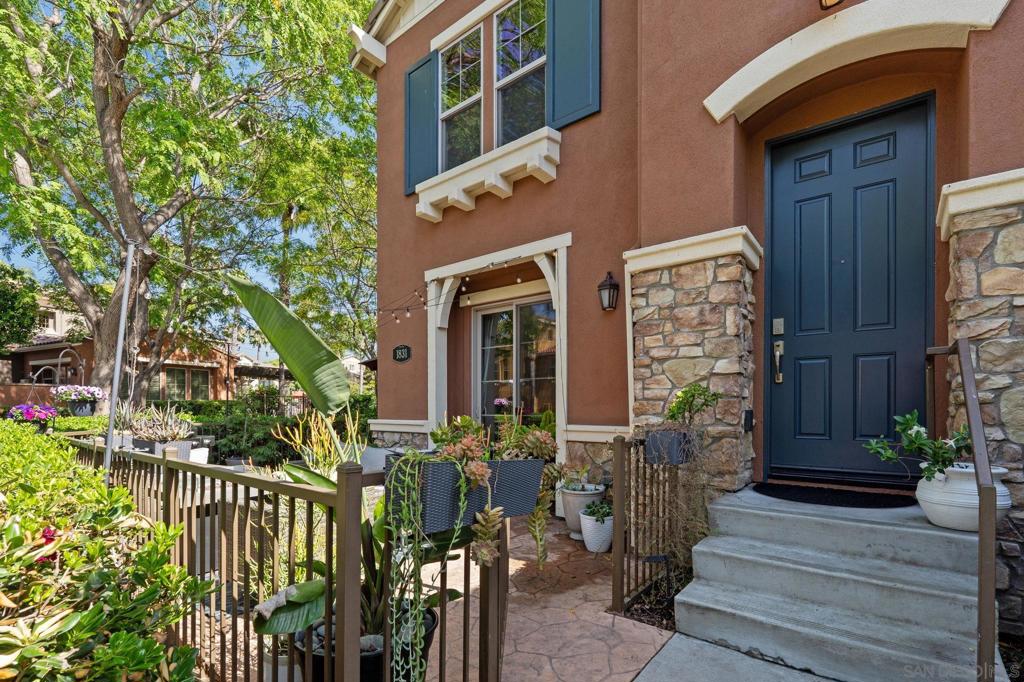 1831 Scarlet PL