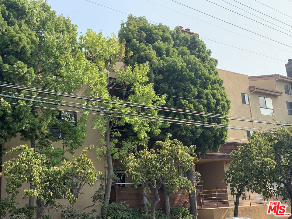 https://media.crmls.org/mediaz/9547b4d5-54bd-44dc-b1c6-d954db1d779a.jpg?preset=X-Large