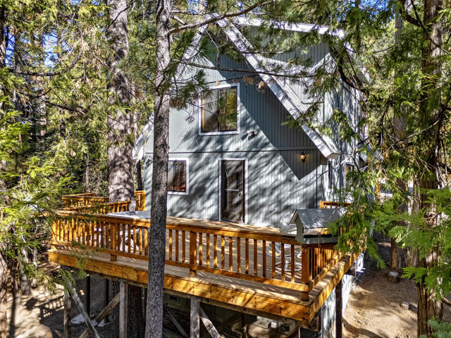 52402 Pine Ridge Road, Idyllwild CA: https://media.crmls.org/mediaz/9548ca2d-2859-4ec7-bcc3-372f8e0ef8e5.jpg