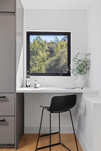 760 Loma Court, Redwood City CA: https://media.crmls.org/mediaz/95495eb0-b5ba-4130-8f77-e7e8e98997c0.jpg
