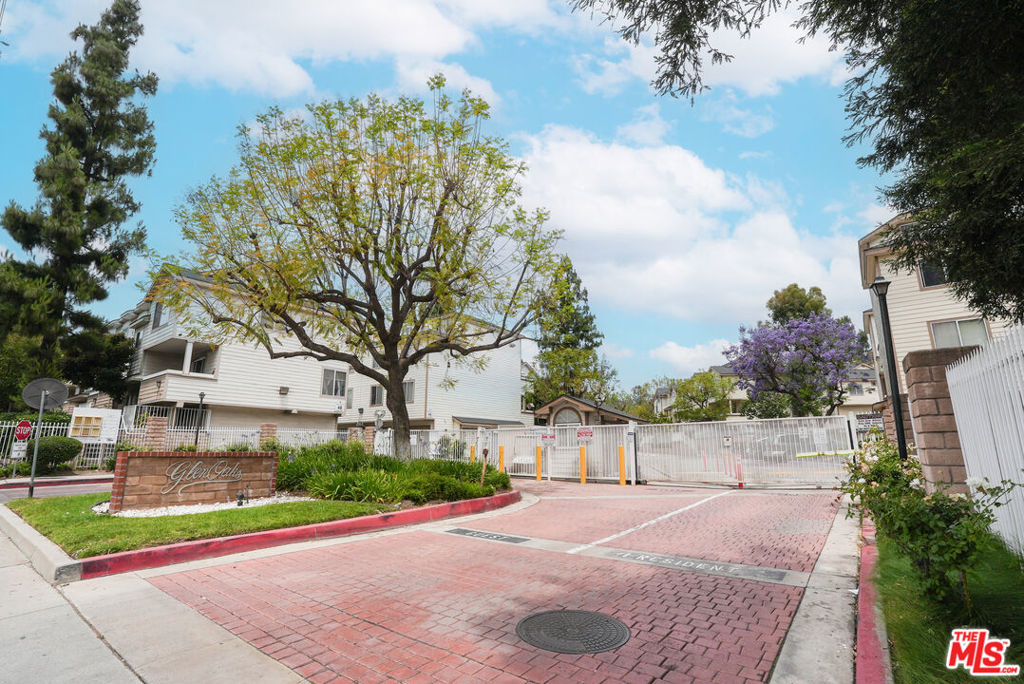 11150 Glenoaks Boulevard #27