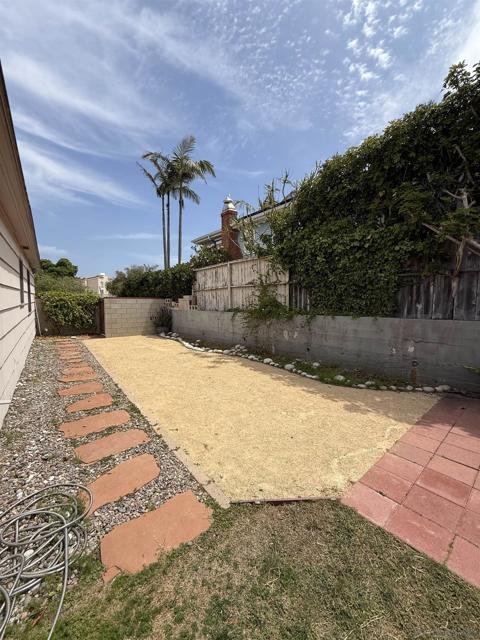 1205 Park Row, La Jolla CA: https://media.crmls.org/mediaz/95498415-7b6d-4b5b-8d5c-718c84ff20ee.jpg