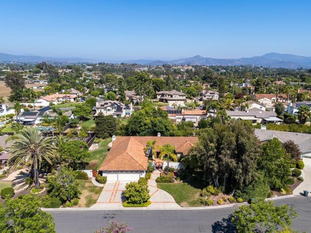 2084 Roberts Pl, Escondido CA: https://media.crmls.org/mediaz/9549db80-9950-4f54-9884-ea6da07d9424.jpg
