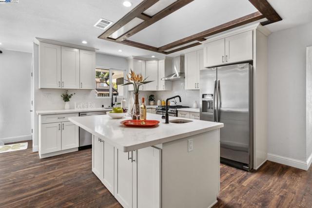 4189 Ogden Dr, Fremont CA: https://media.crmls.org/mediaz/954a09ff-e429-4609-a533-61b41320353e.jpg