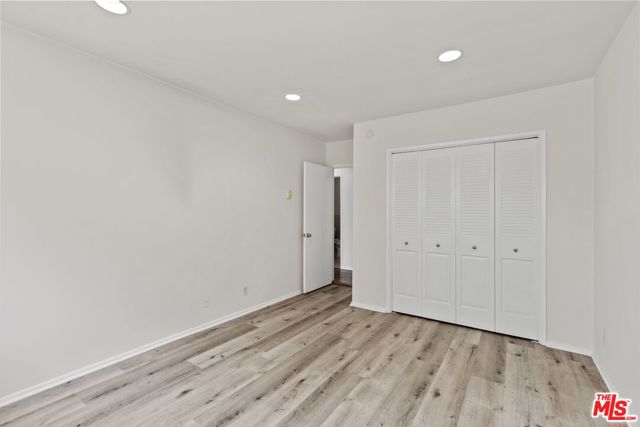 1033 6TH Street, Santa Monica CA: https://media.crmls.org/mediaz/954a61af-f5b1-46a0-a83c-1e82f5b89dd3.jpg