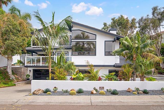 2127 Heather Ln, Del Mar CA: https://media.crmls.org/mediaz/954a9c5d-889a-47fb-a7d4-63234e12c6f2.jpg