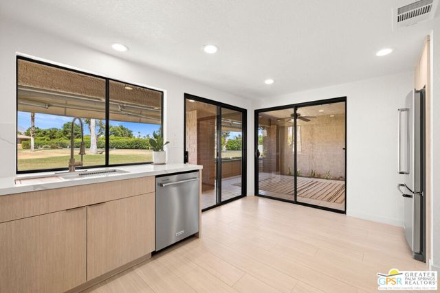 6 Joya Drive, Palm Desert CA: https://media.crmls.org/mediaz/954a9f2b-99f7-494c-92a4-2ec6e83d1b7a.jpg