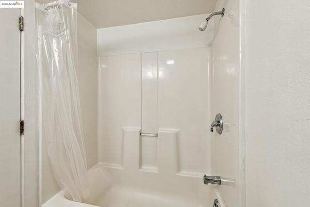 2714 Ave, Berkeley CA: https://media.crmls.org/mediaz/954b3236-69d8-4d58-b242-49c9b3d6eacb.jpg