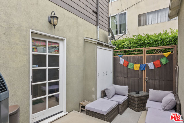 9528 W Olympic Boulevard, Beverly Hills CA: https://media.crmls.org/mediaz/954b647e-05c7-454b-9f3e-18935ea55ccf.jpg